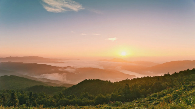 De fundamentele omgeving voor het leven die God voor de mensheid schept: licht