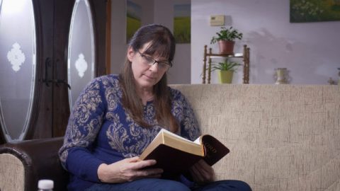 Een christelijk getuigenis: hoe te bidden voor een zoon die aan kanker lijdt