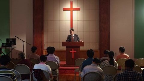 Betekent het gehoorzamen van dominees God gehoorzamen?