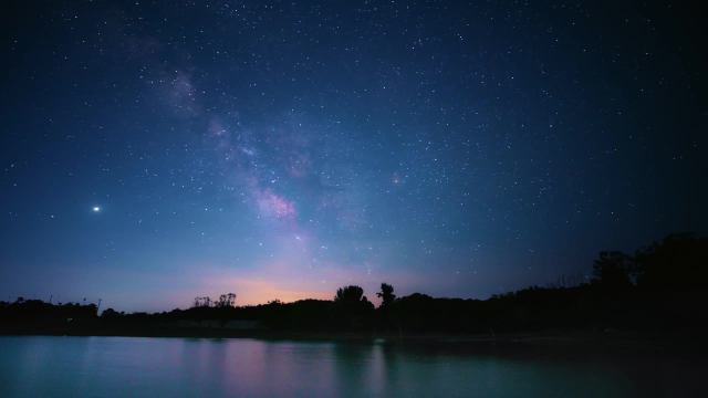 De feiten over het bestuur en de heerschappij van de Schepper over alle dingen en levende wezens zeggen alles over het ware bestaan van het gezag van de Schepper