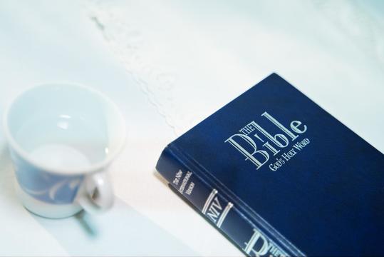 Wij geloven dat alle woorden en al het werk van God in de Bijbel zijn vastgelegd, en dat er geen woorden en werk van God bestaan buiten die in de Bijbel. Kan dat een verkeerd denkbeeld zijn?